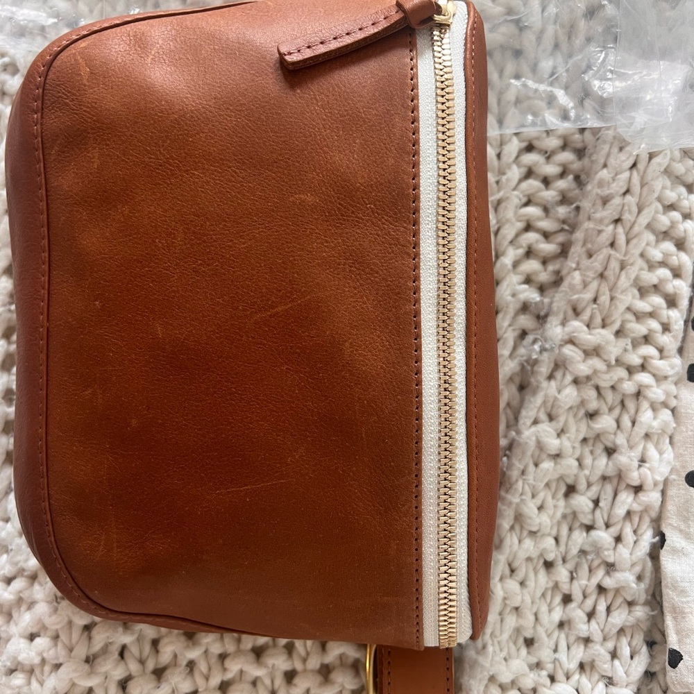 Clarve V Fanny pack. Never been used. Full packaging included.